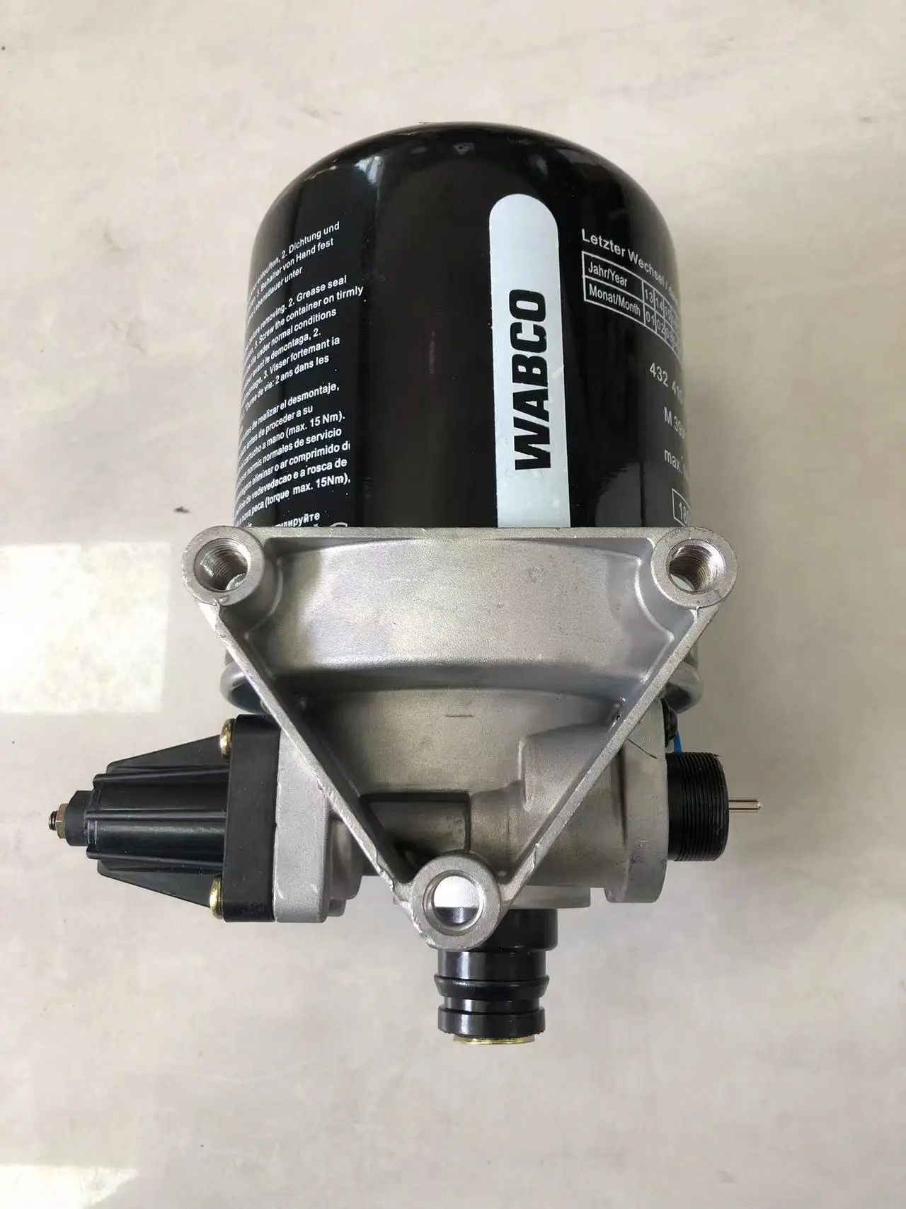 Heavy duty truck parts air compressor air dryer assembly 4324101520