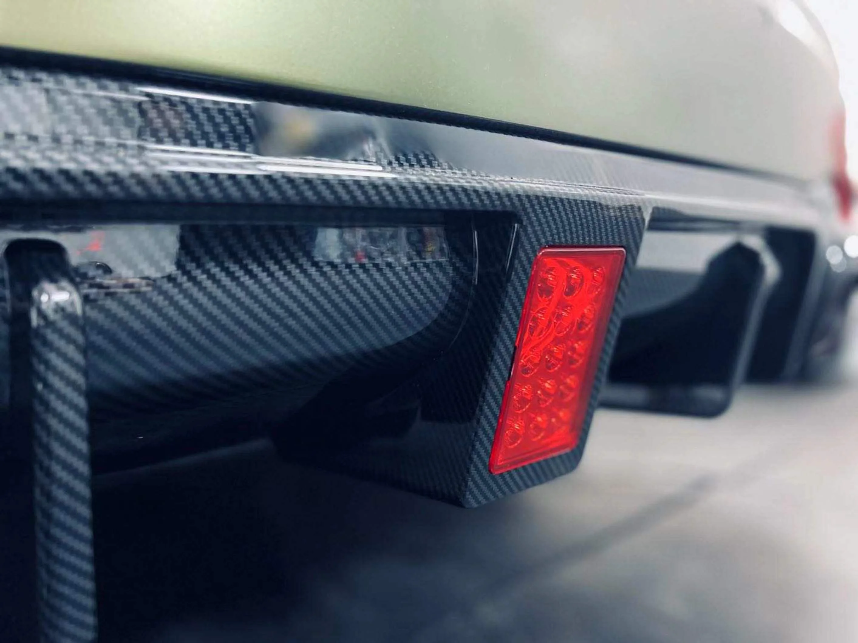 Hot Sale Good Quality Brabvs Style Rear Diffuser with Exhaust Tips for Mercedes-Benz E-CLASS W213 E200 E300 E320