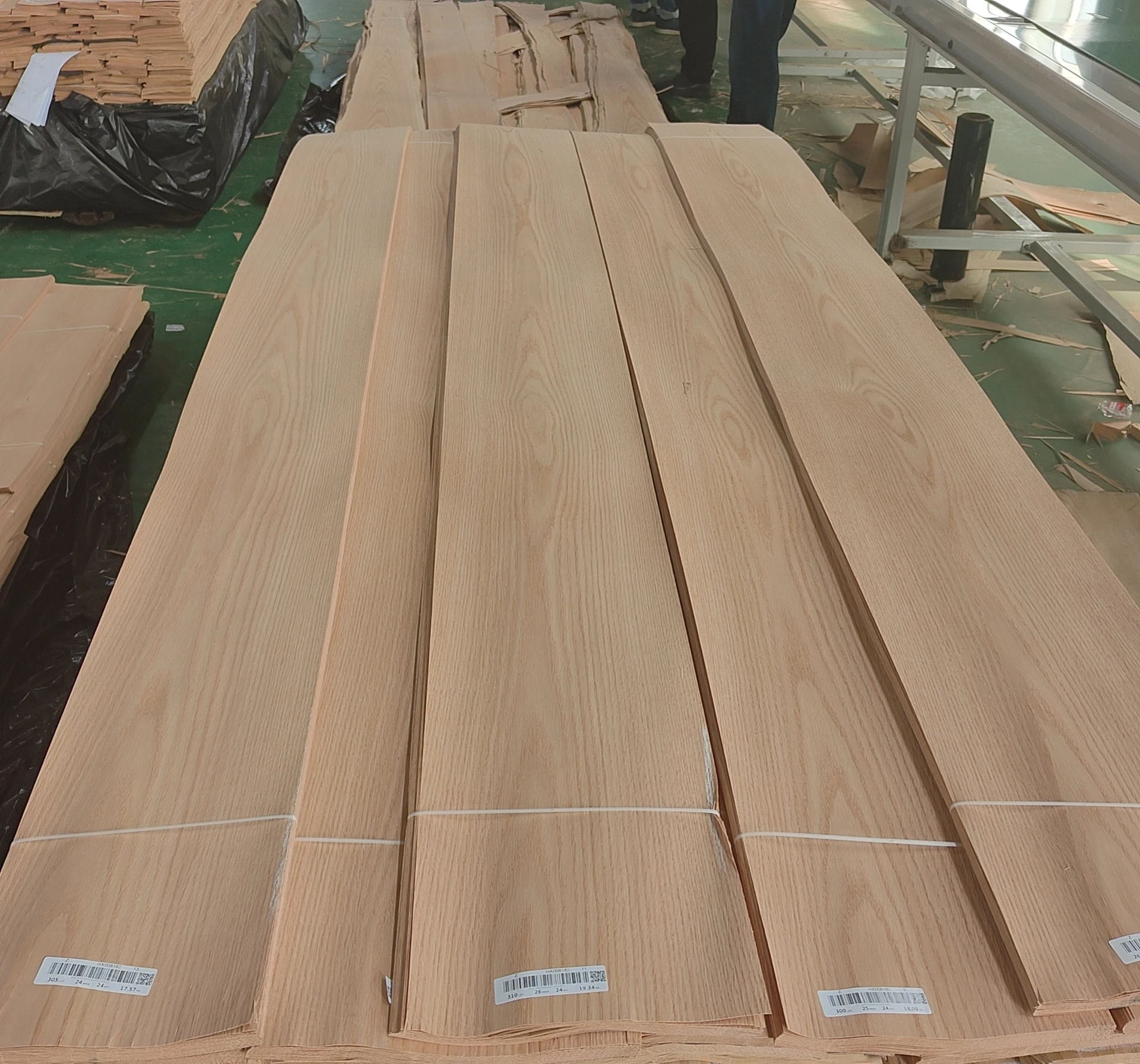 Best Selling 0.6MM Crown Cut Red Oak Wood Veneer Sheets Red Oak Wood Veneer Door Skin Veneer Wood Strip