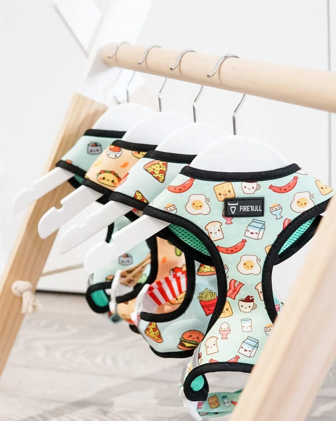 Designer Retractable Rope Padded Dog Bow Ties Pet Collar Bandanas And Leash Light And Poop Bag Harness Adjustable Custom Set