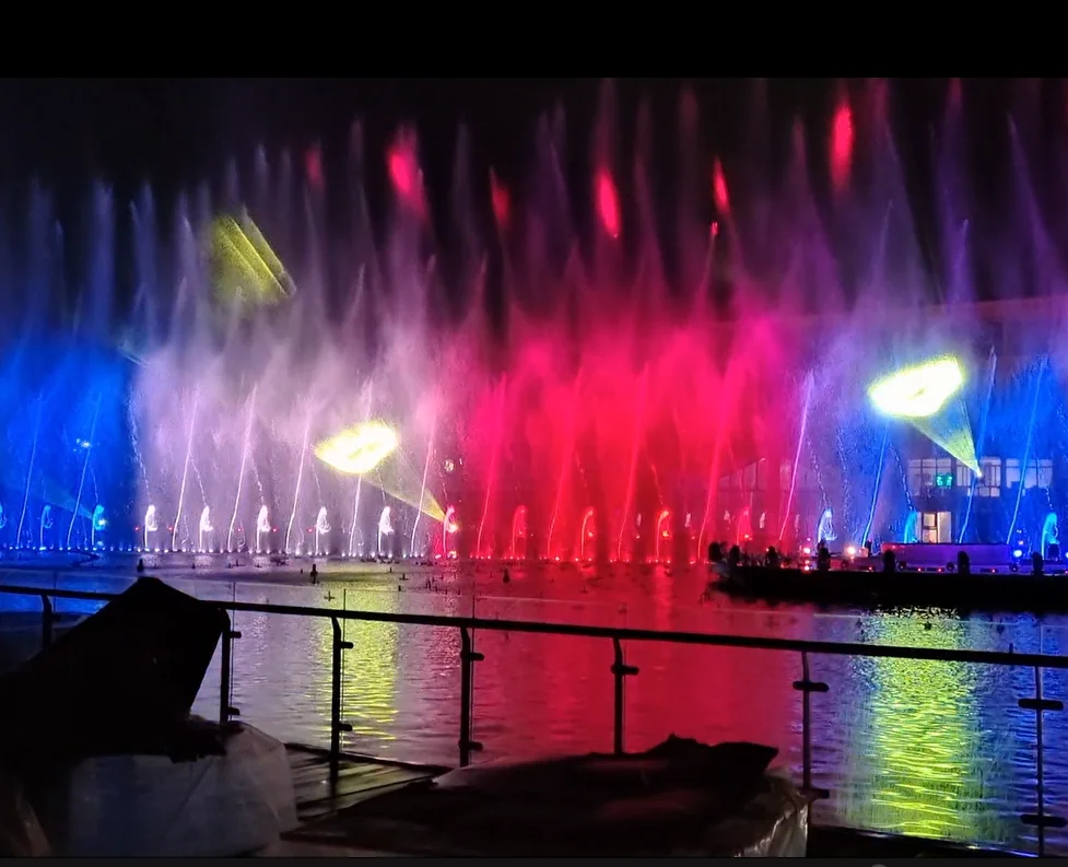 Large Scale 3D Dancing Jets Music Floating System Modern Stainless Steel Stone Water Fountain Design for River Garden Lake Park