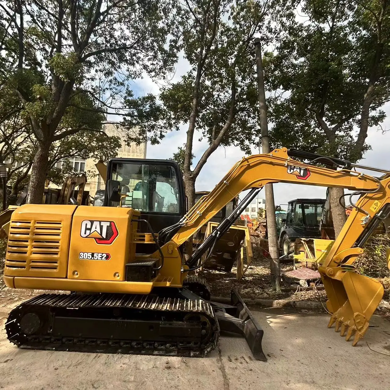 Hot sell Original Caterpillar CAT305.5E2 used excavator in uae backhoe crawler excavator cat320dl cat320d2