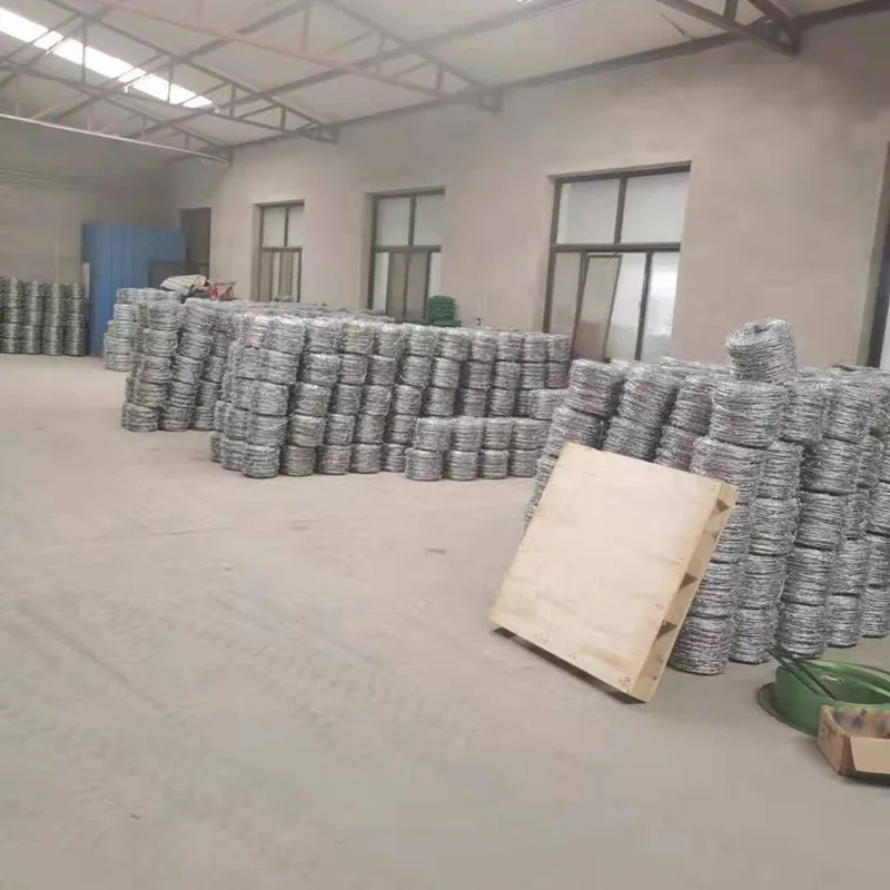 Горячая Распродажа горячеоцинкованная колючая проволока 12 калибра 50 кг за рулон цена для