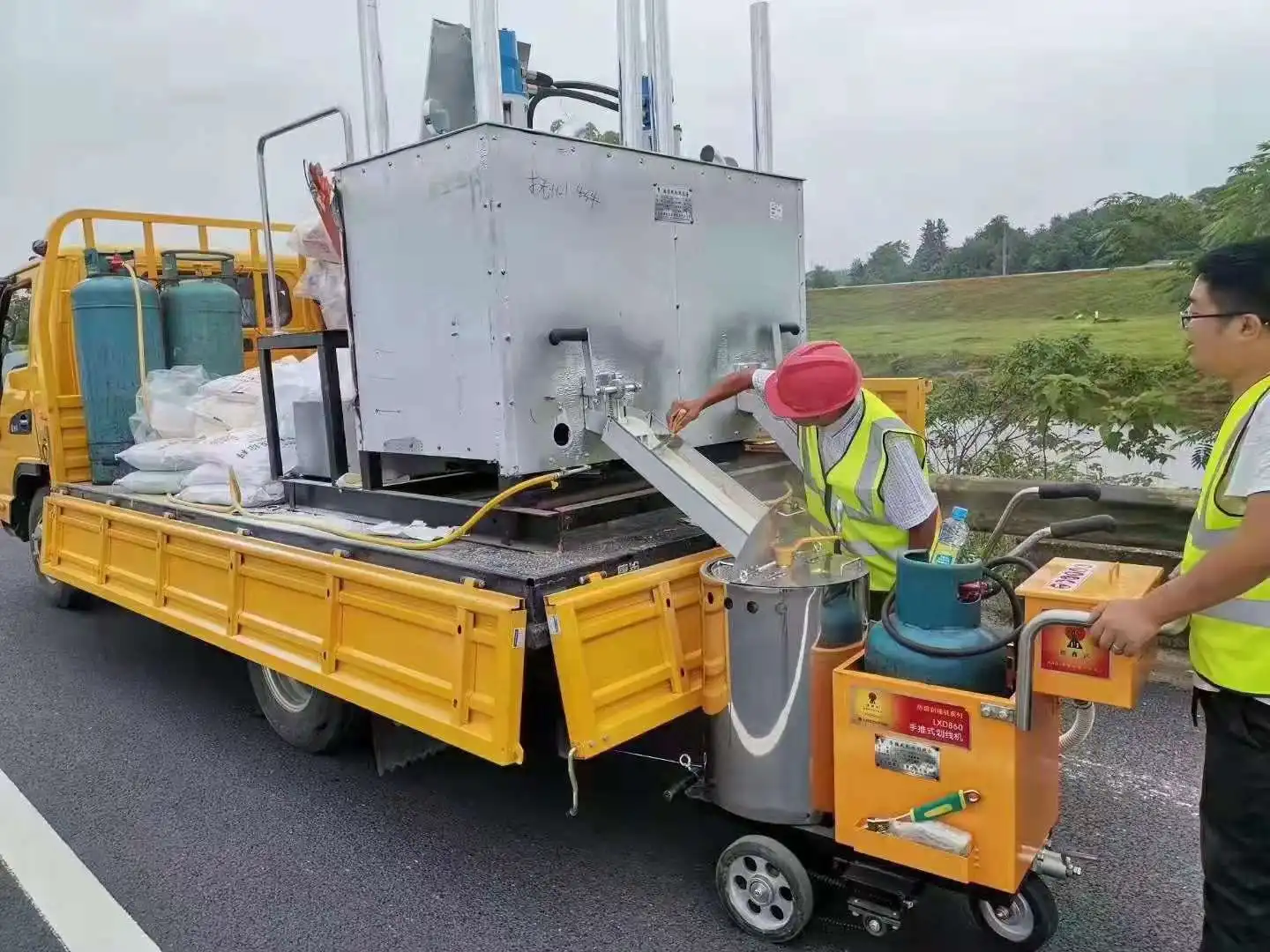 1200/800 Factory Hot sales Hydraulic Double Cylinder Thermoplastic Preheater  for road marking