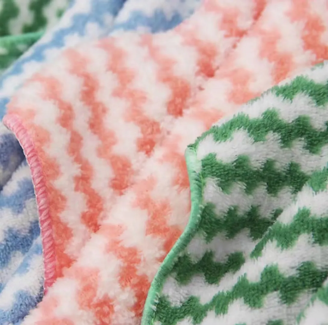 200gsm Microfiber Coral Velvet Dish Towel 25*25cm Small Square with Cationic Lock Edge Absorbent Wavy Cleaning Towel Floor Table