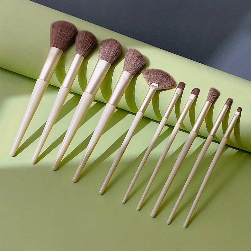 10-piece makeup brush set. High-quality, professional, luxurious white. Customizable logo and private label.