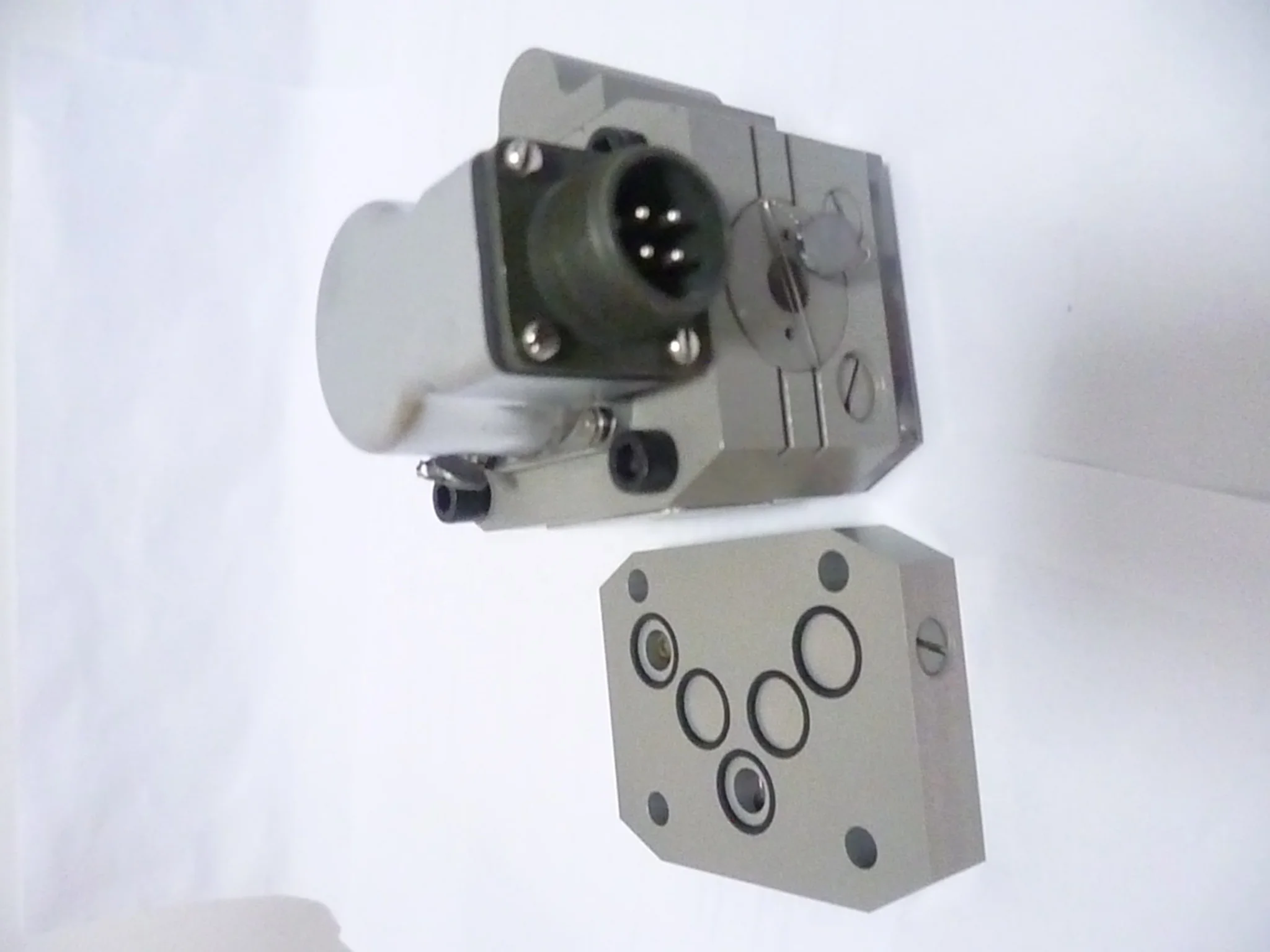 G631-3014B-5 servo valve