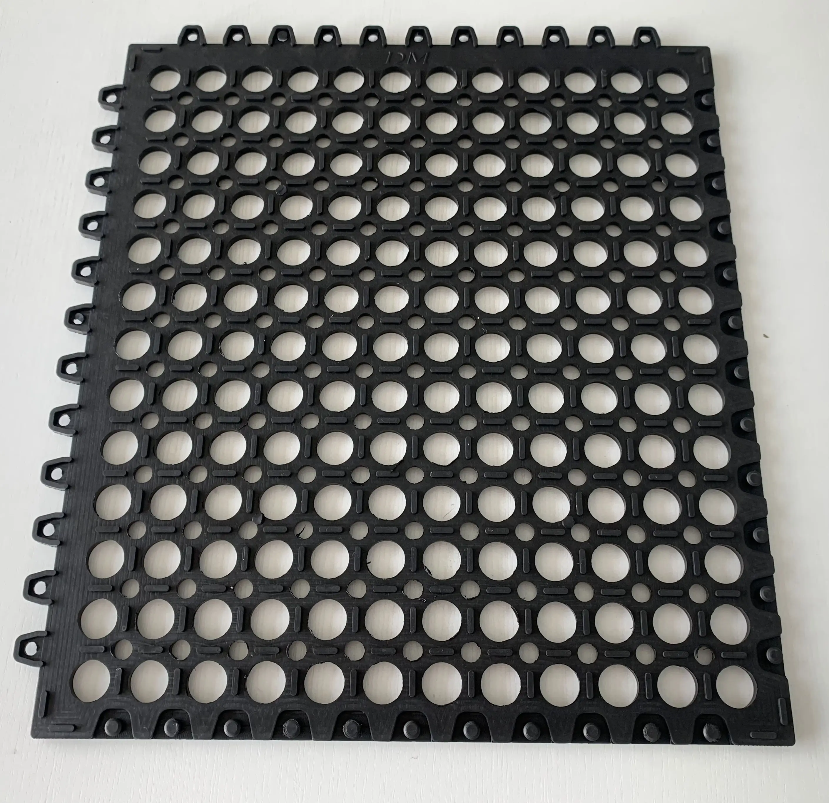 Durable and easy to clean with small hole grip anti slip o ring floor door rubber mat