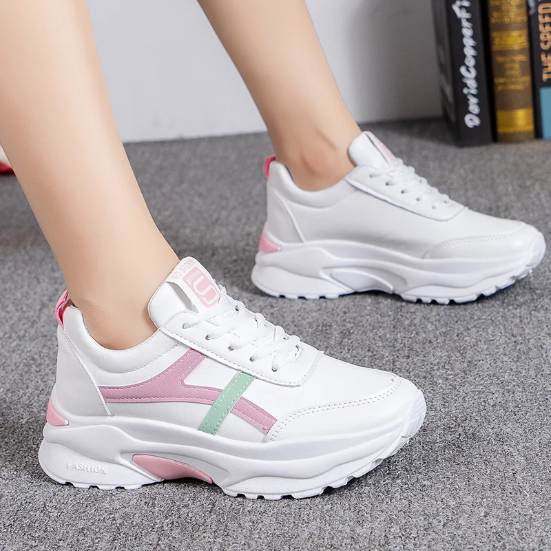 Женские кроссовки