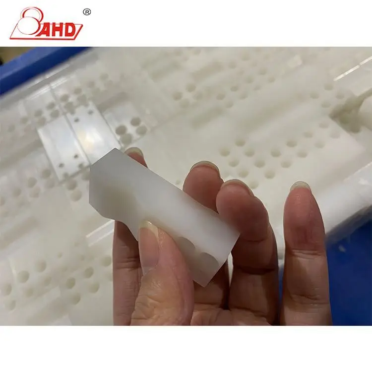 Высокоточная изготовленная на заказ обработка CNC китайский профессиональный производитель пластиковых деталей PE с