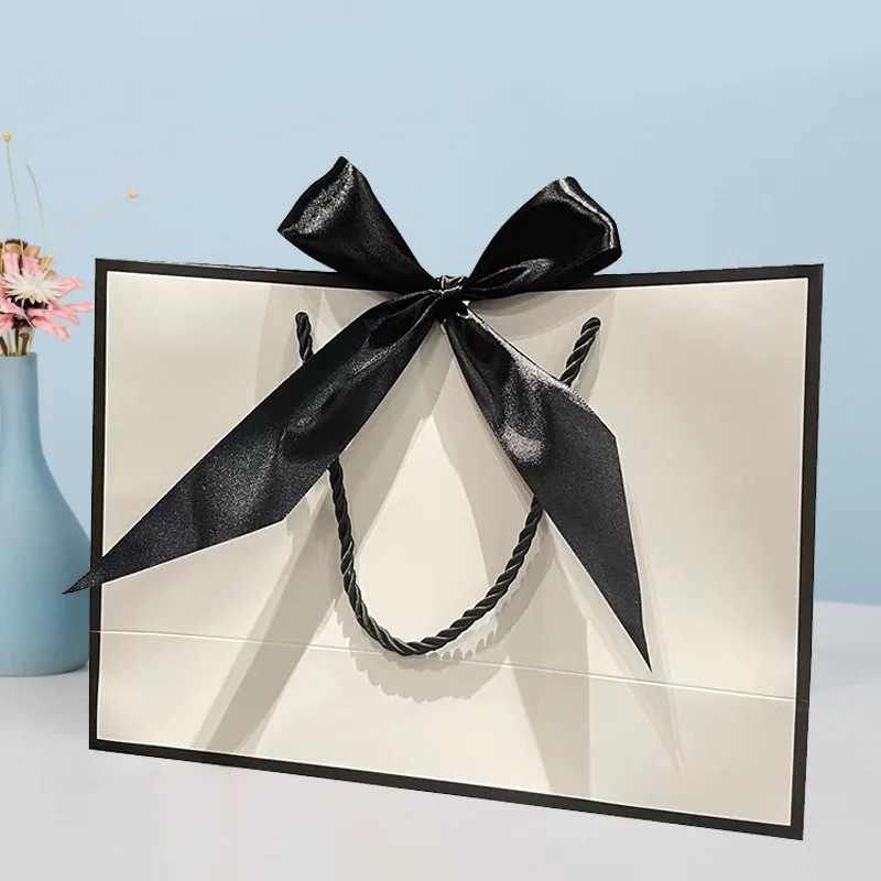 Wholesale Luxury Custom Printed Kraft Handle Paper Bag Recyclable Retail Packaging Clothing Shoes Fur Gifts Brand Logo Carton