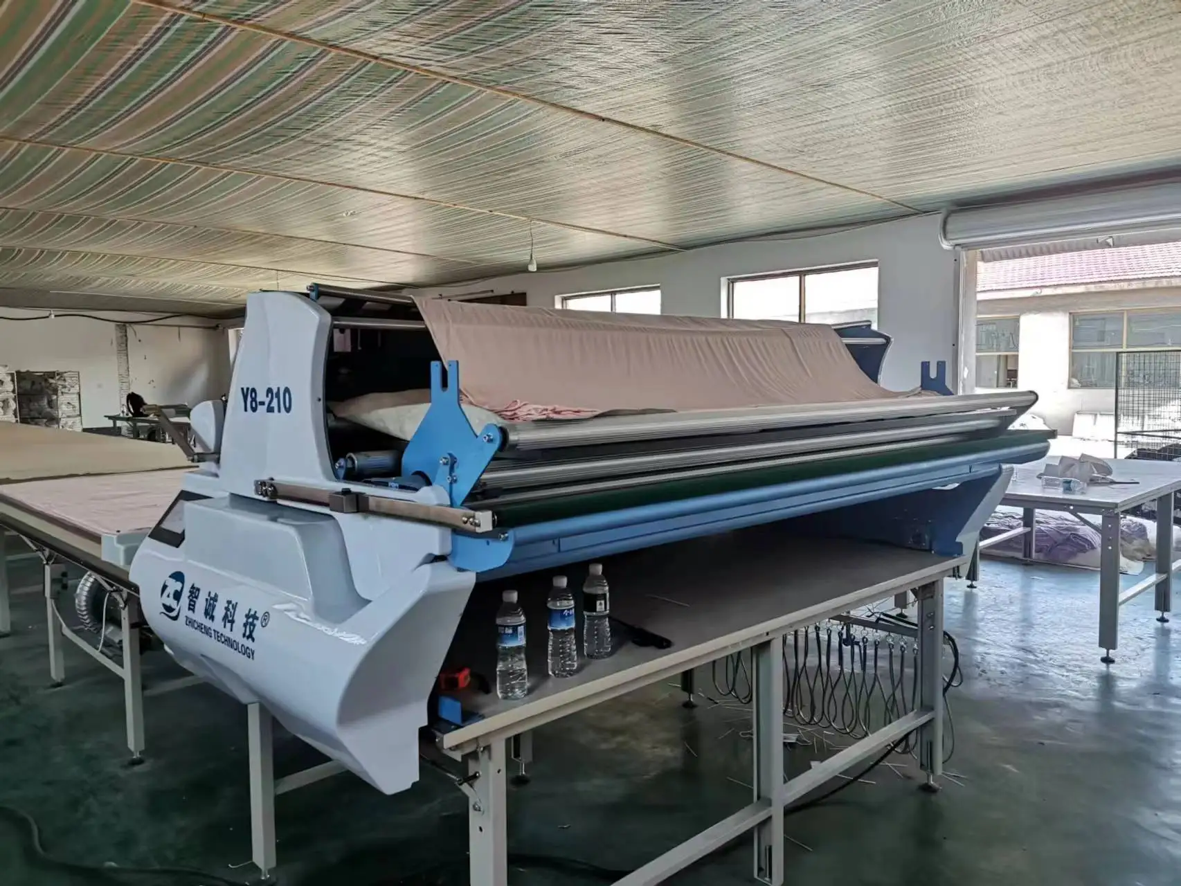 High Efficiency Automatic Cloth Spreader One Year Warranty Fabric Spreading Machine Factory Price