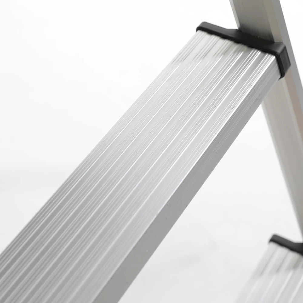 Family Use Purpose Lightweight Safety Aluminum Standing Folding Step Ladder