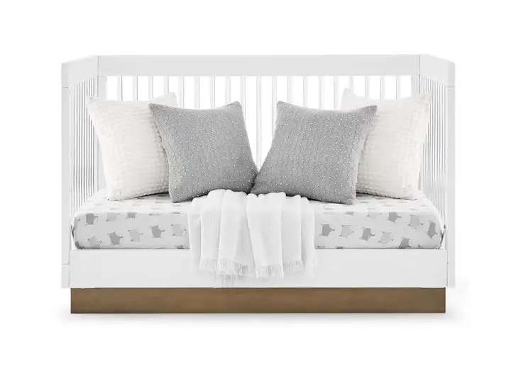 Luxury European Baby Crib Furniture Baby Bedroom With acrylic rod  For Baby Furniture