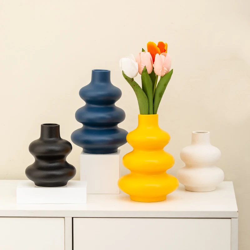 Hot Sell Nordic White Ceramic Decoration Spiral Shape Flower Vase Home Wedding Table Art Vase