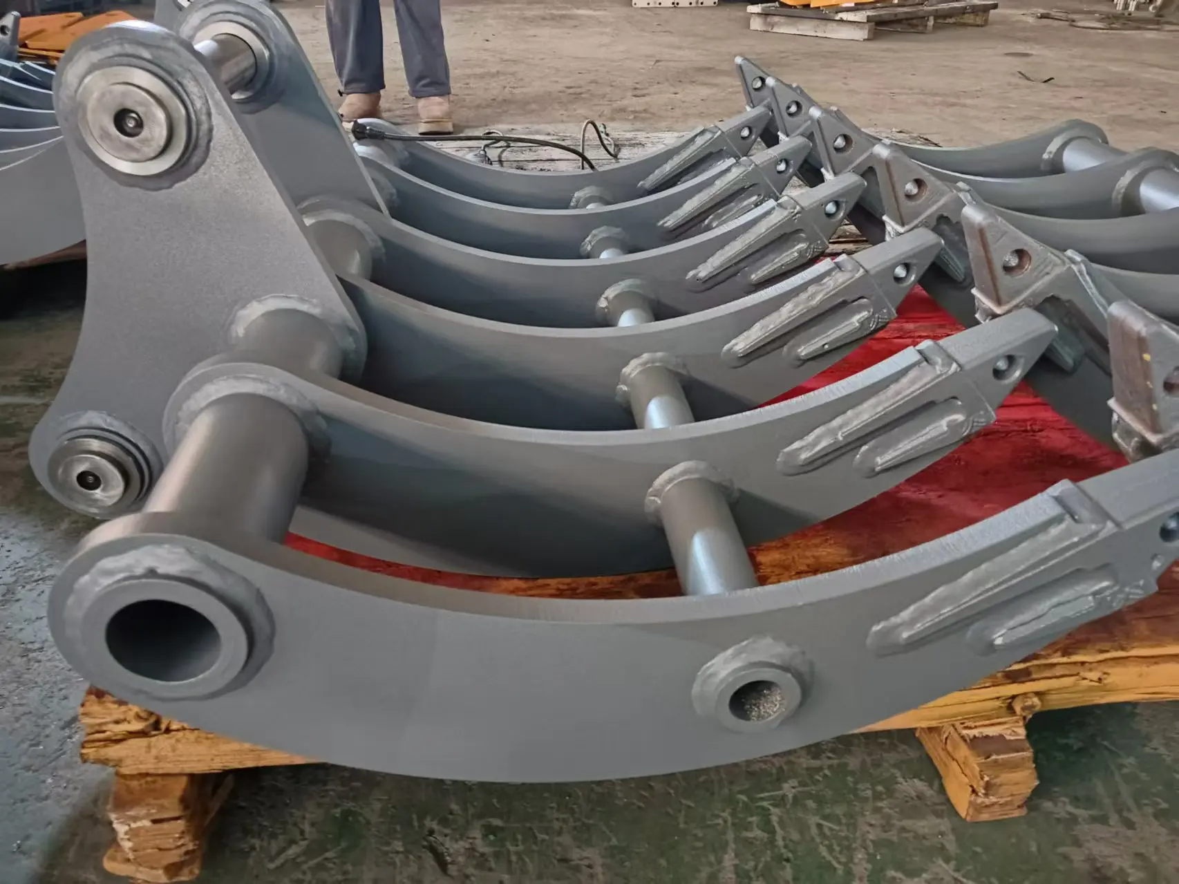 Efficient Hay Rake and Leaf Rake Attachment for Excavators Easy to Operate