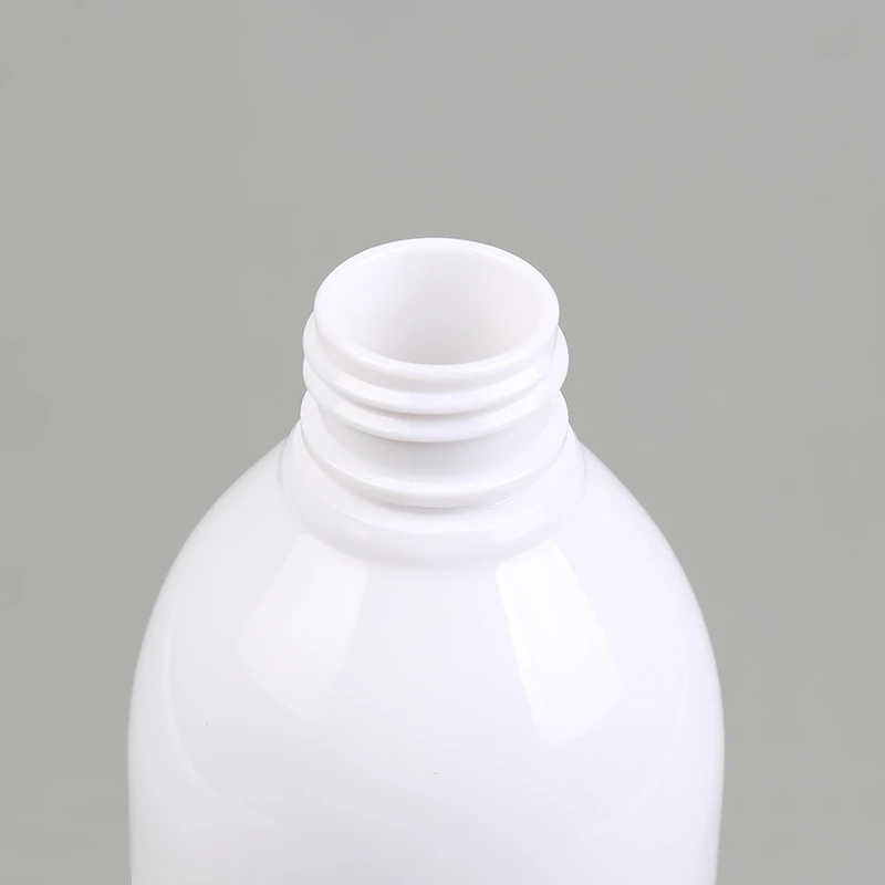 PET spray bottle with mini trigger sprayer