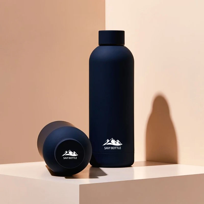 Оптовая продажа, Экологичная термос с двойными стенками на заказ, 750 мл, из нержавеющей стали, резиновая матовая краска, уличная бутылка для воды с маленьким горлышком