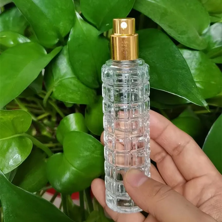 Wholesale Stock Portable 30ml clear gold silver Empty Perfume Essential Oil Spray Bottle Glass Freshener Decorative Bottle