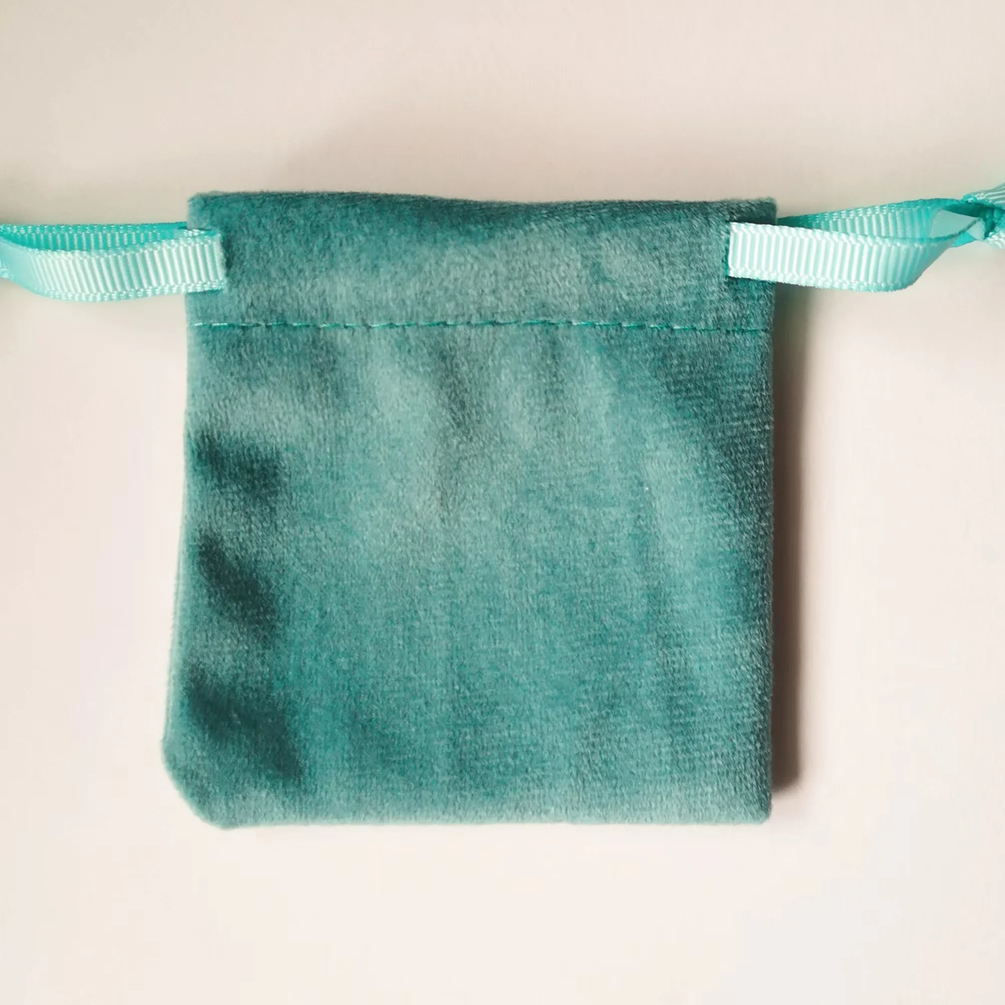 Синяя сумка для ювелирных изделий на шнурке бархатная с логотипом