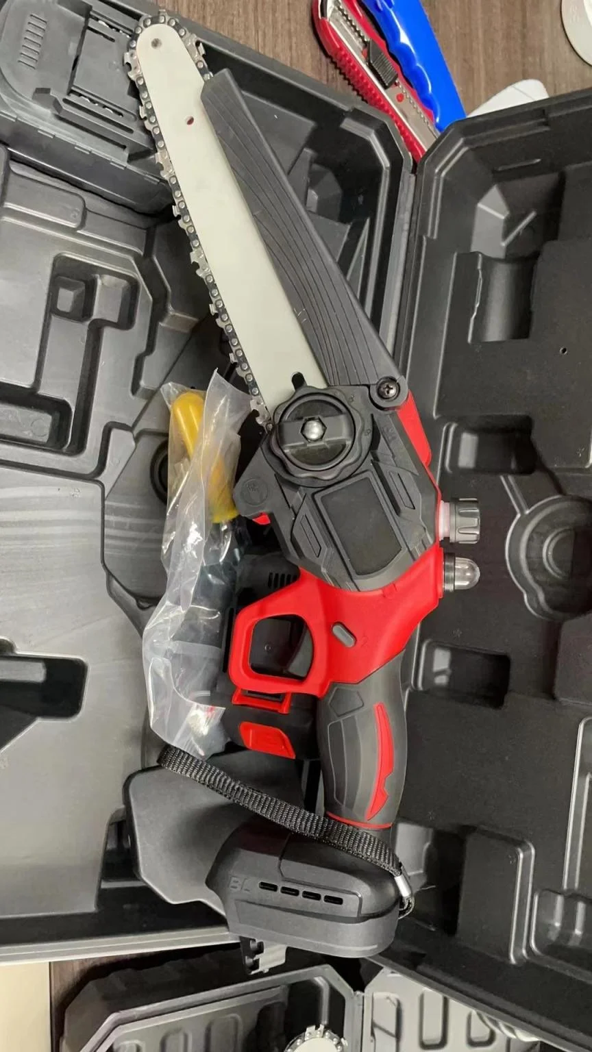 Brushless mini saw 6 inch  rechargeable electric saw household small handheld lithium electric chain saw electric saw