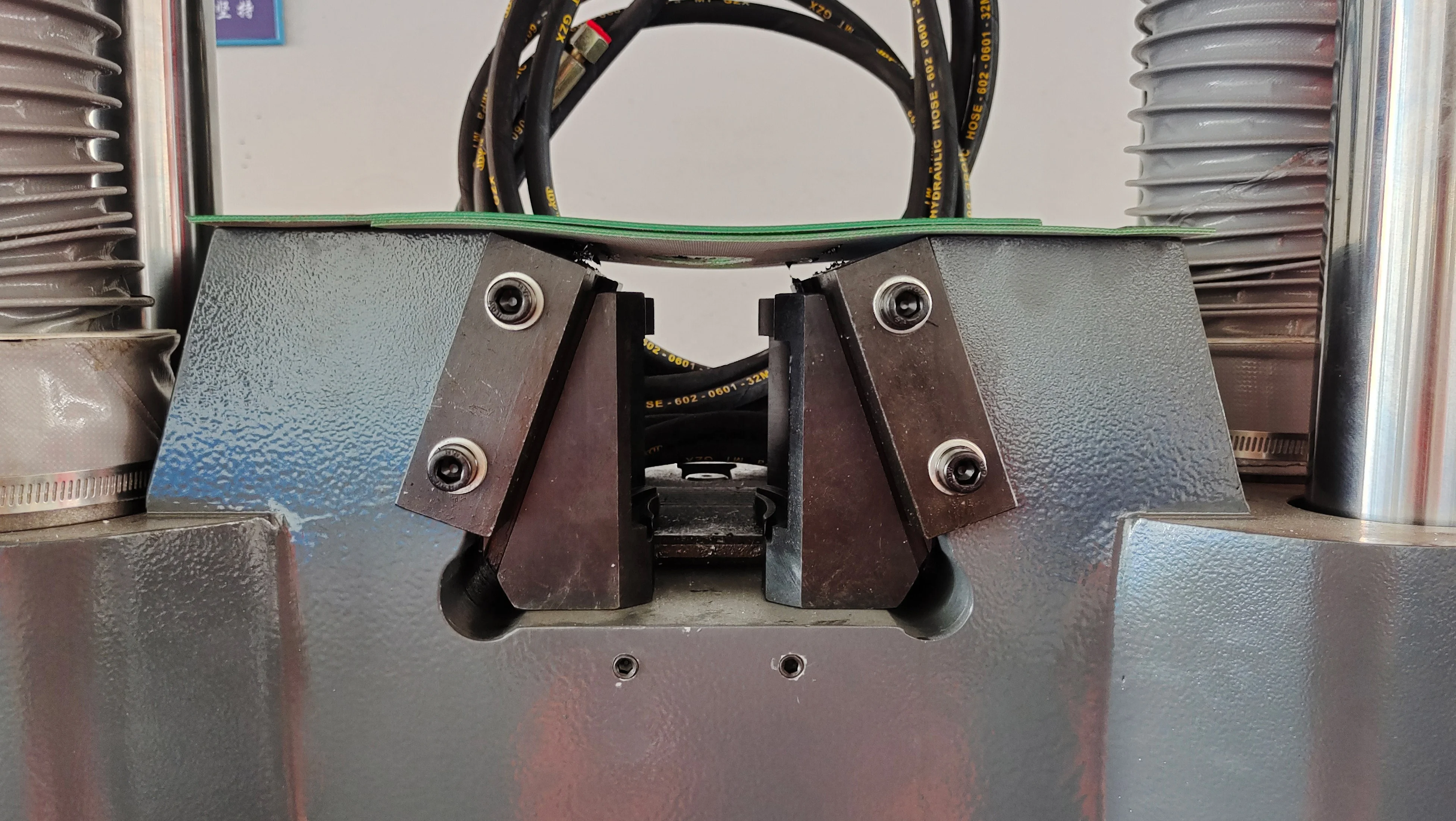 hydraulic universal testing machine UTM