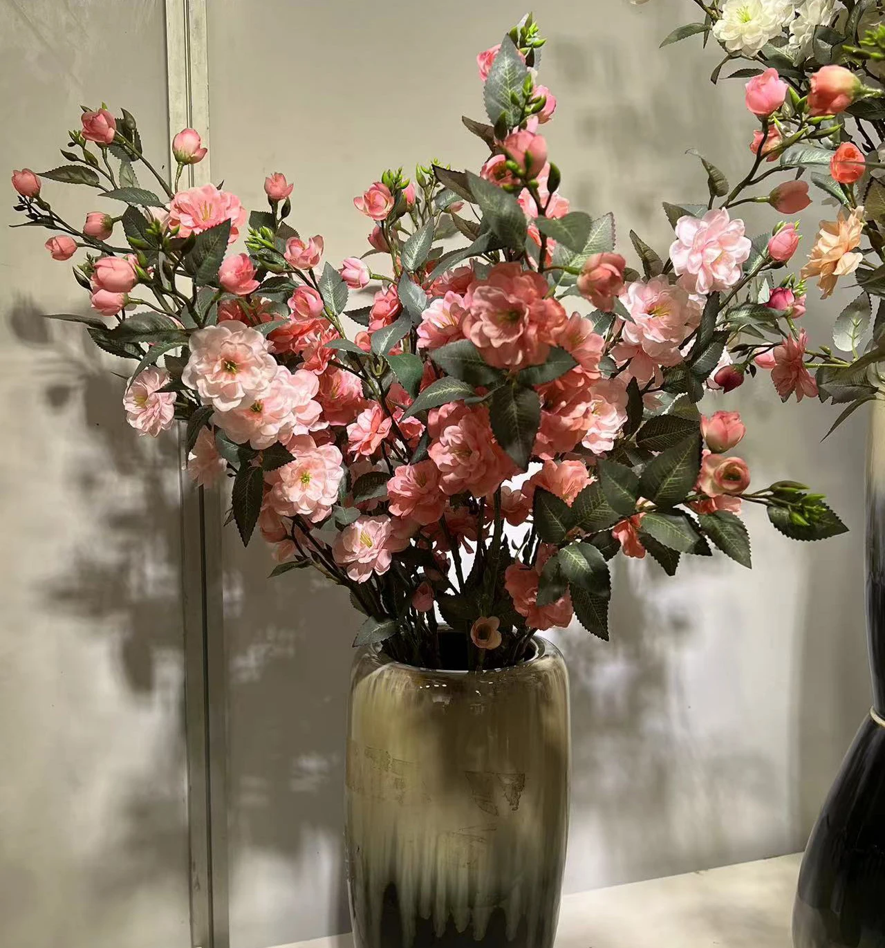 Decoration artificial camellia flower single stem silk flowers artificial faux camellia arrangement