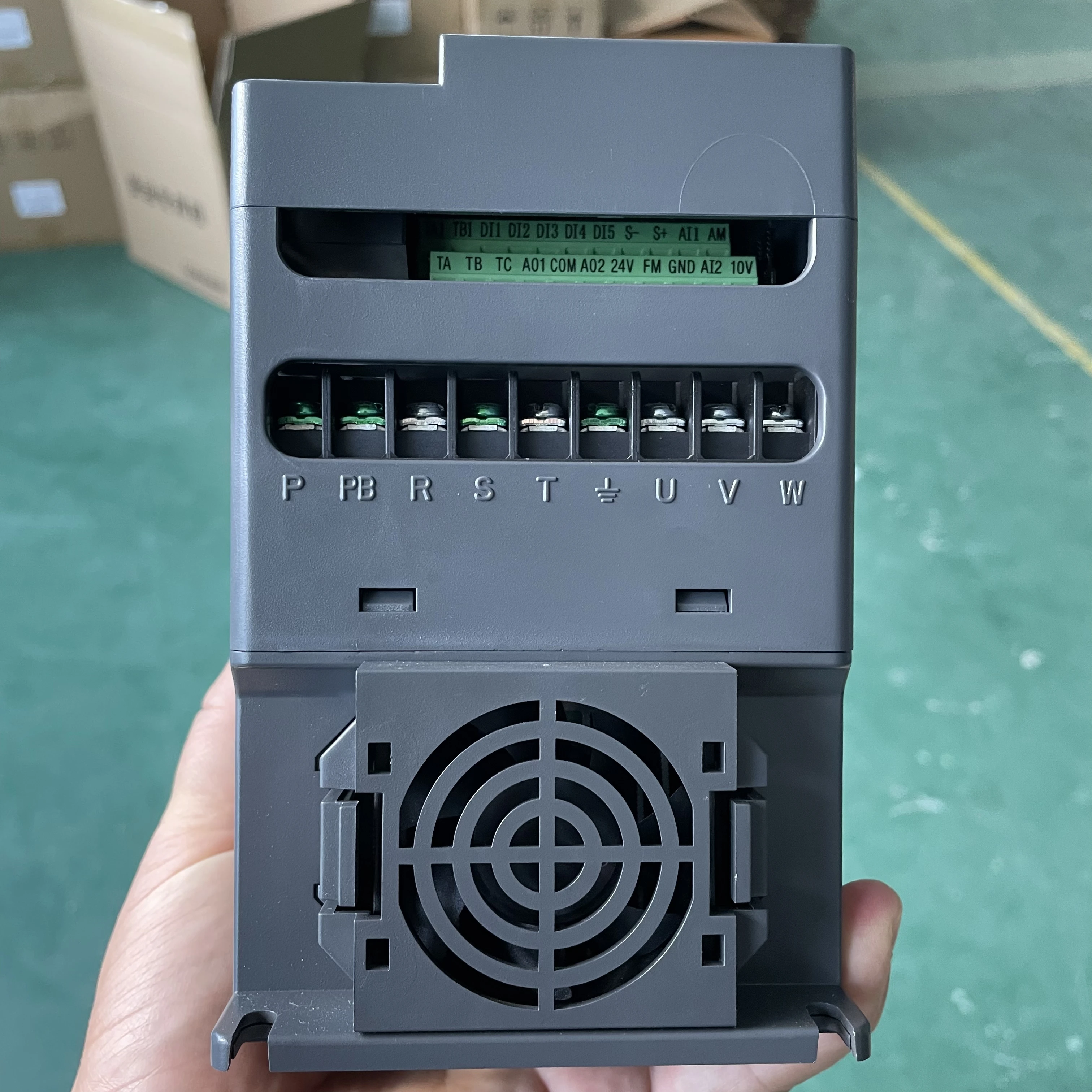 MPPT солнечный vfd однофазный 0,75 кВт 1.5кВт 2.2квт солнечный насос инвертор 3hp регулятор частоты насоса