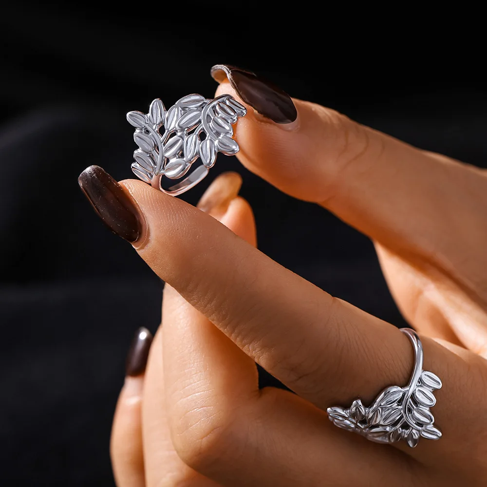 Open Design Vintage Women Stainless Steel Rings Jewelry Wholesale Hollow Leaf 18K Gold Plated Adjustable Ring