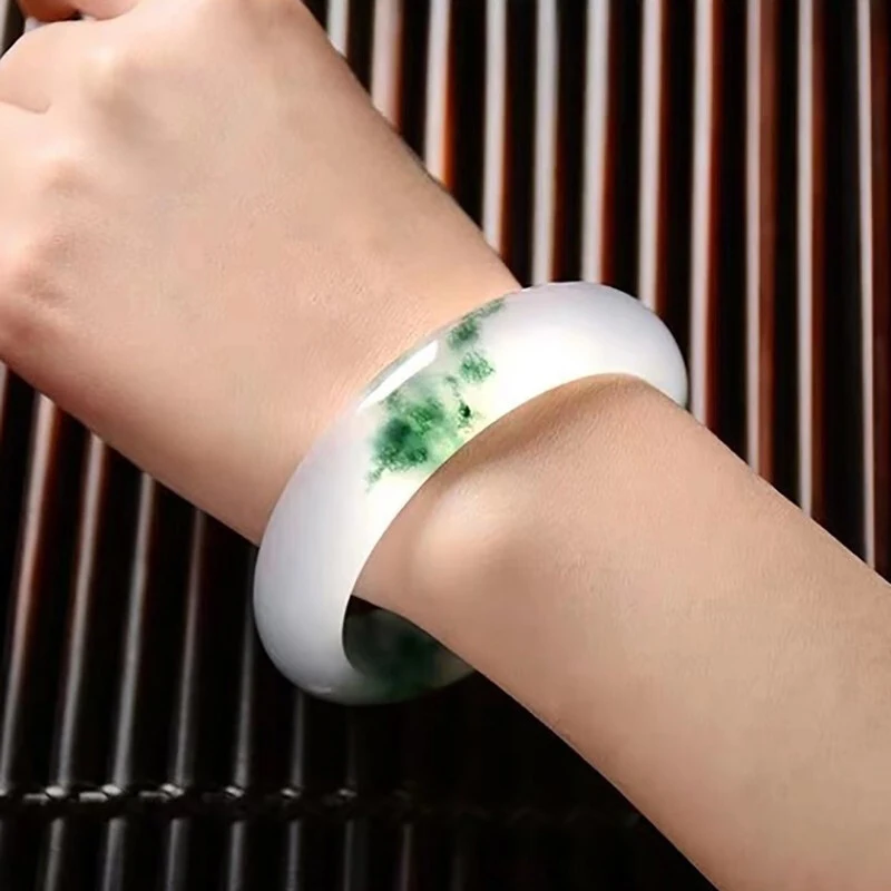 Certified Ice Jade Bracelet Female Emerald Color Royal Concubine Delicate Quartzite