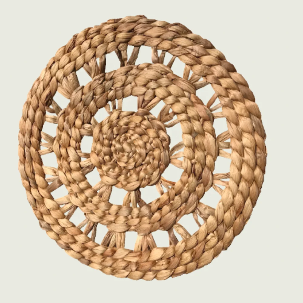 Wholesale Products Water Hyacinth Round Placemat Unique Weaving Style Natural Mats Heat Resistant Cup Dining Placemat