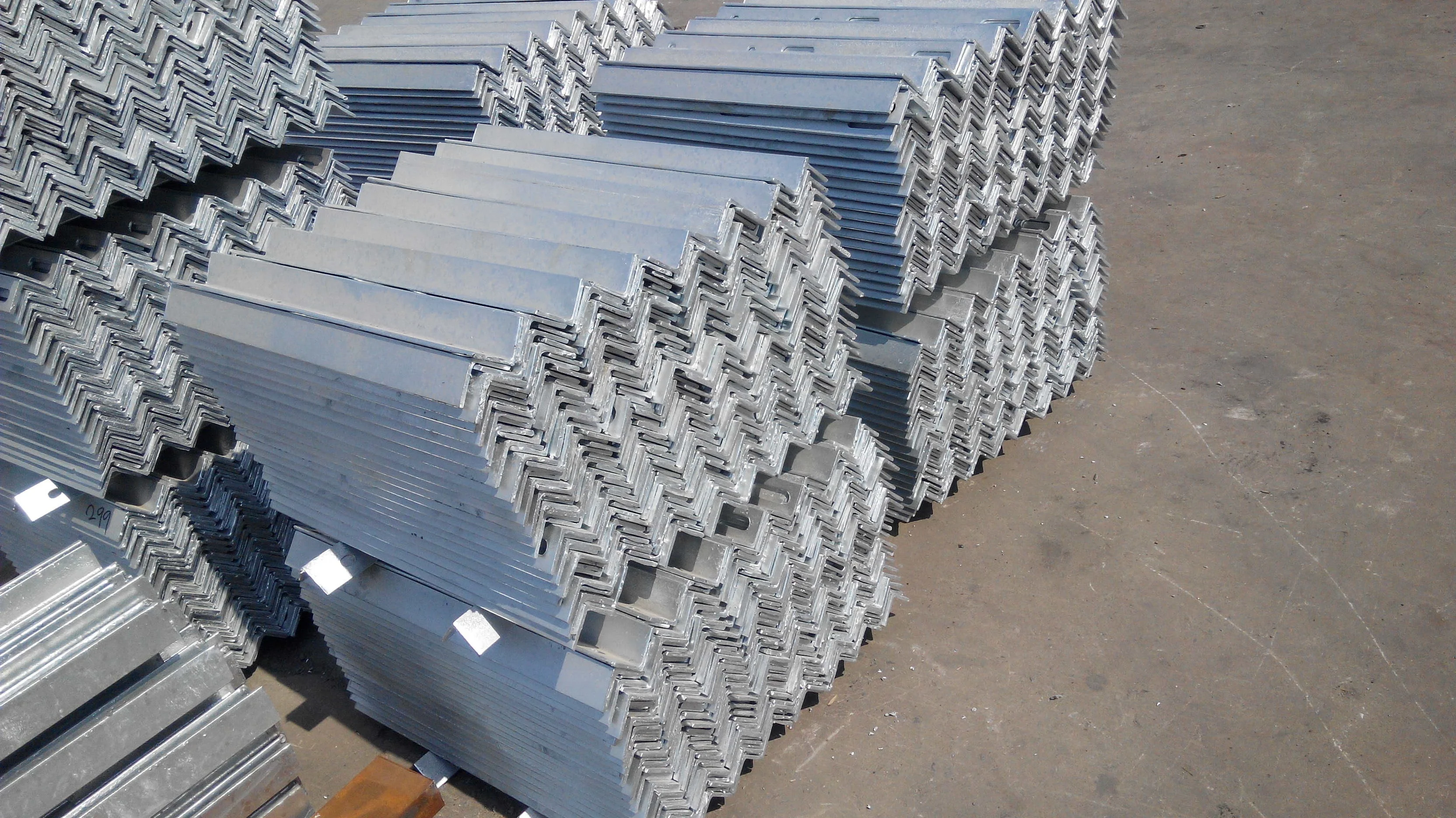 Поставки от китайского производителя горячеоцинкованного железа поперечных рычагов и аксессуары для электрическая арматура