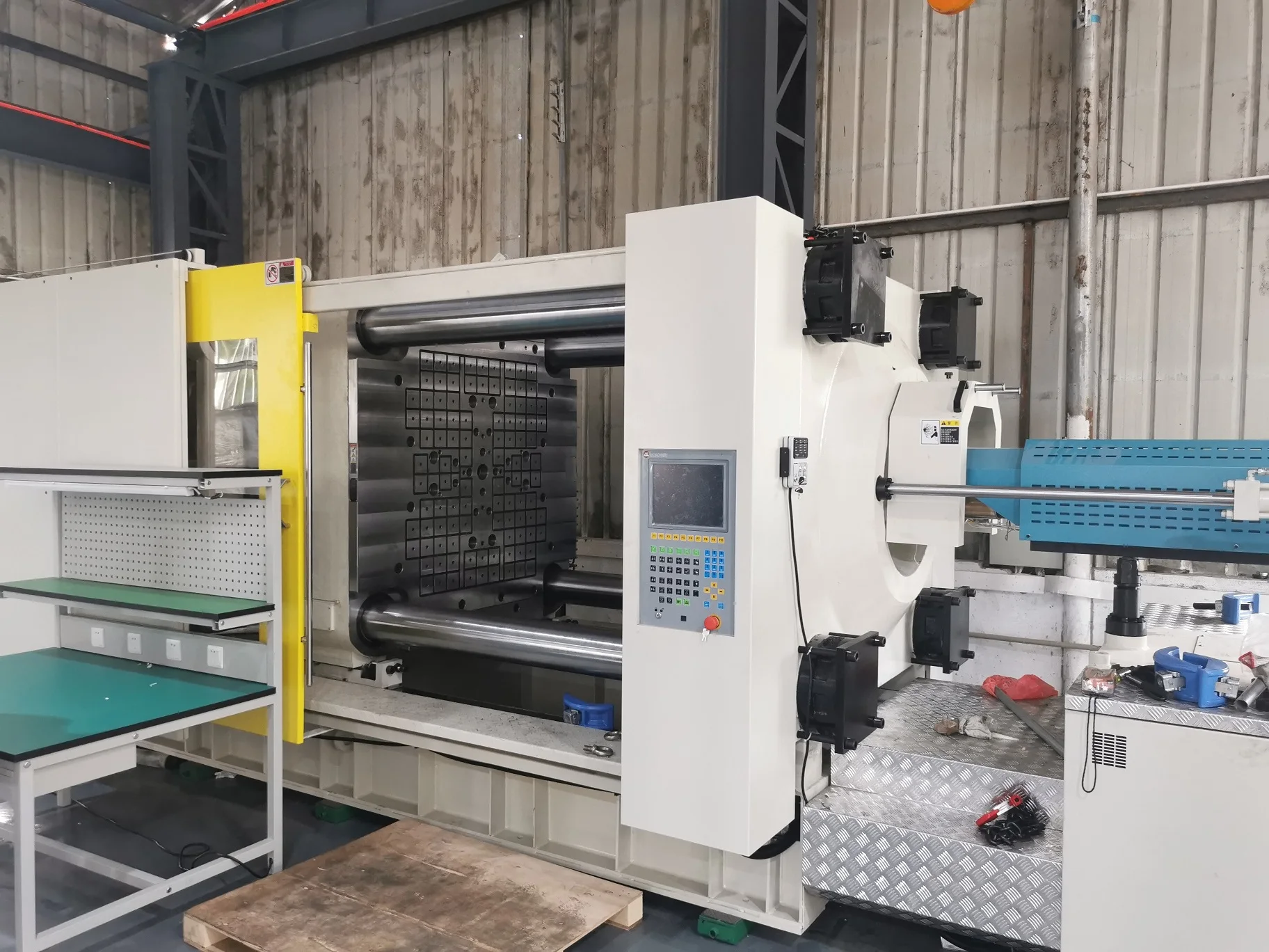 Industrial automation magnetic quick mold clamping system for injection molding machine die change