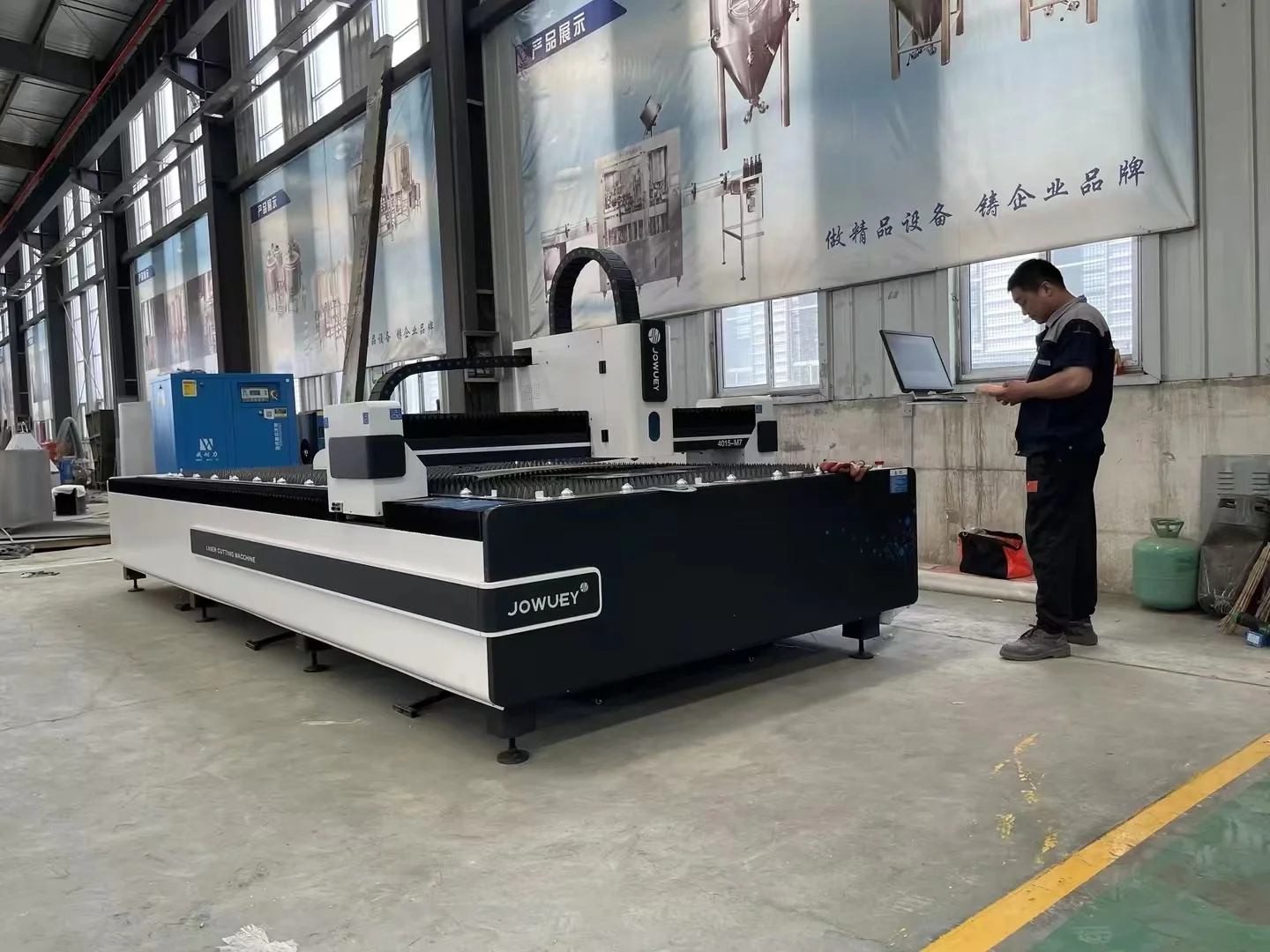 Factory price 4015  3015 1530 3000W  fiber cutting machine cut gold silver brass bronze carbon steel stainless steel metal sheet