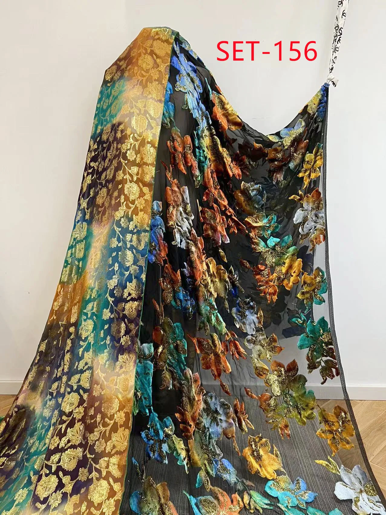 Promotional Customized Printed Gold Metallic Yarn Jacquard Flower Design Silk Fabric