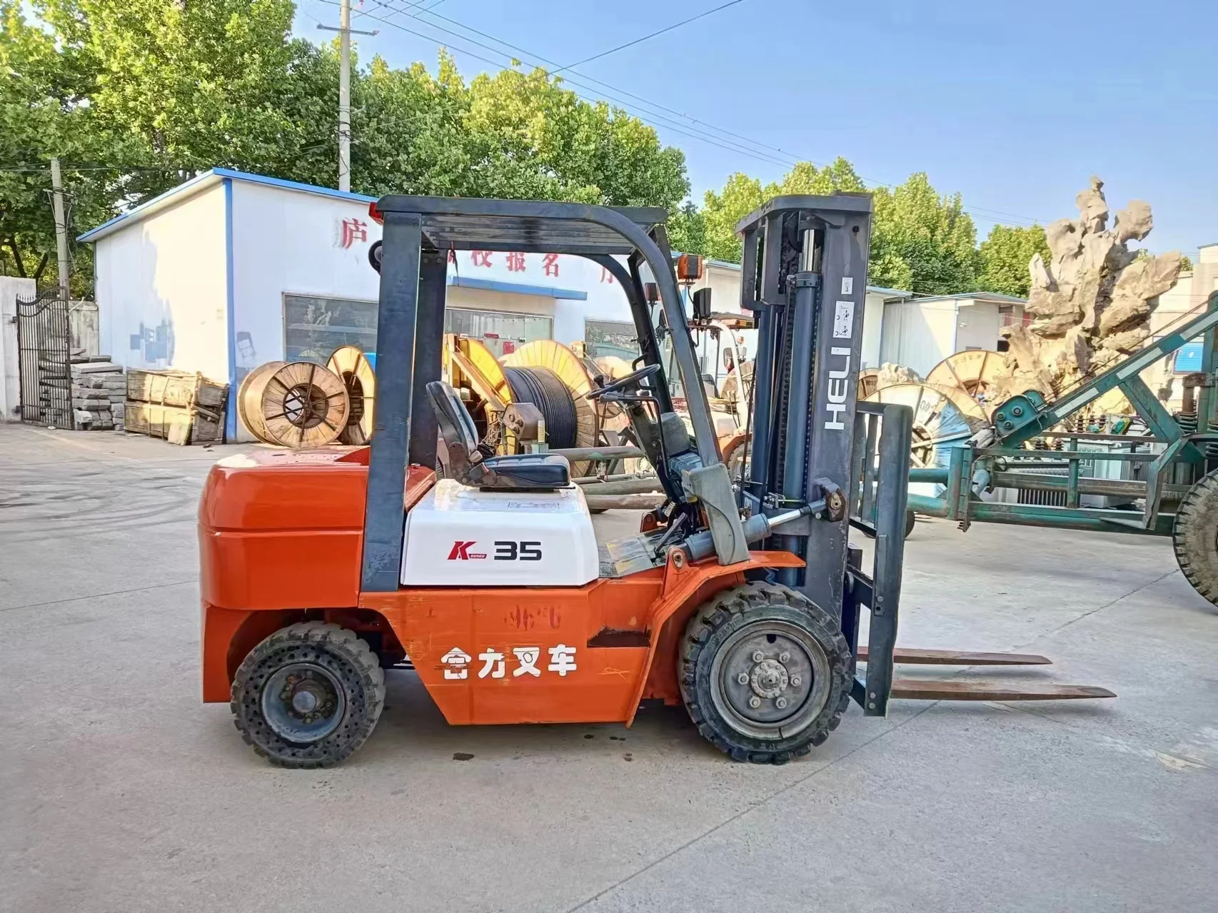 Heli 2.5Ton New 3 way forklift truck 1.0Ton 1.5 ton 2 ton three ways reach truck Pallet Stacker forklift For Narrow Aisle