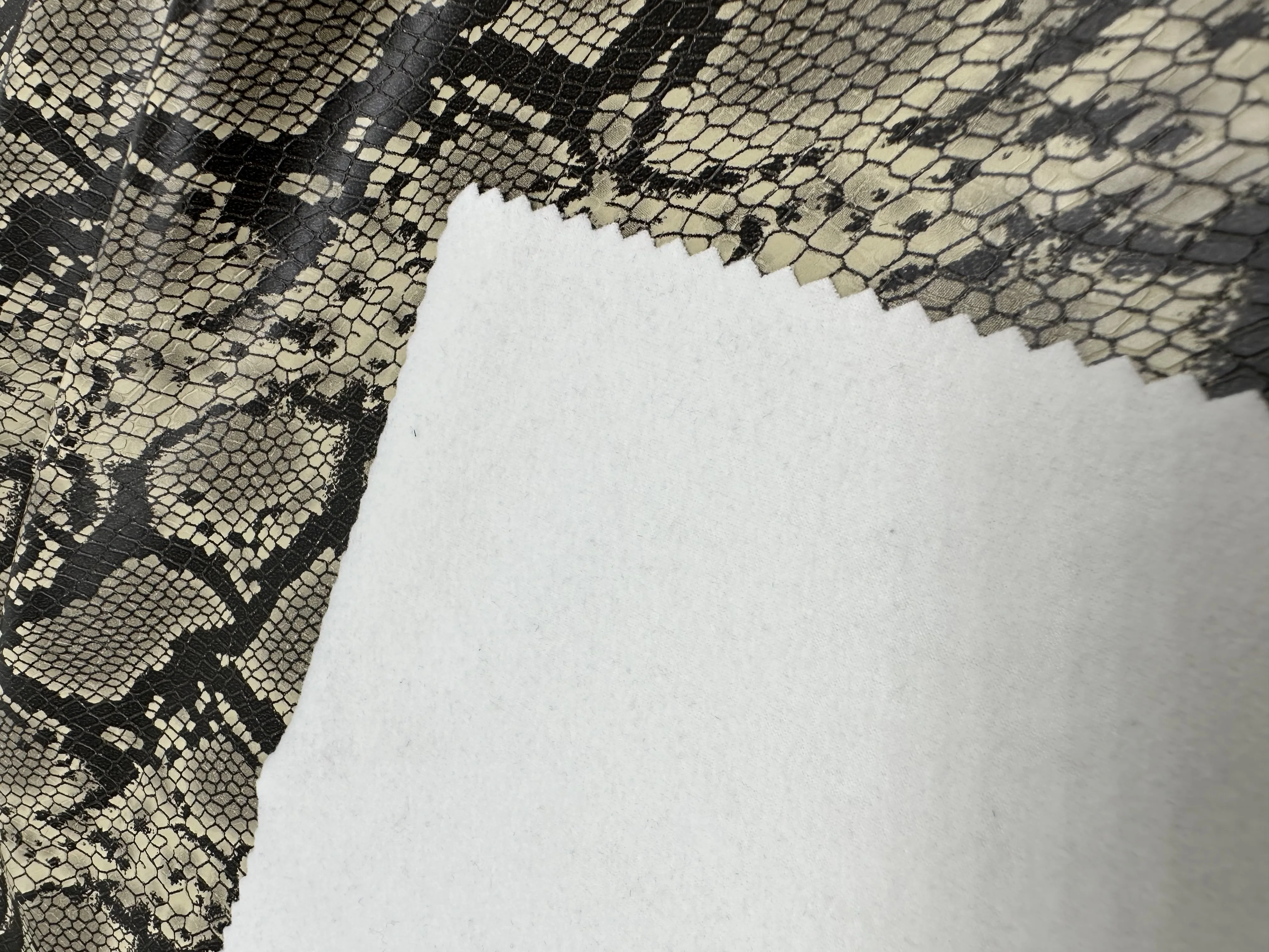 Artificial 4 Way Stretch Vinyl Synthetic Faux python Snake Texture Embossing Leather for Clothing Designer Leather Fabric