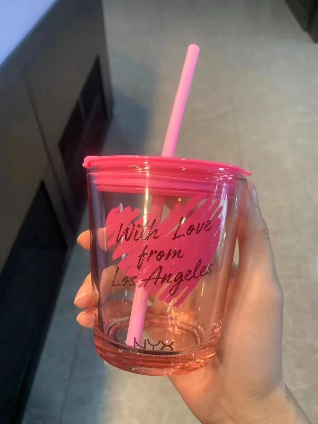 Factory wholesale red pink simple cute with straws lead-free glass beer mugs party wedding