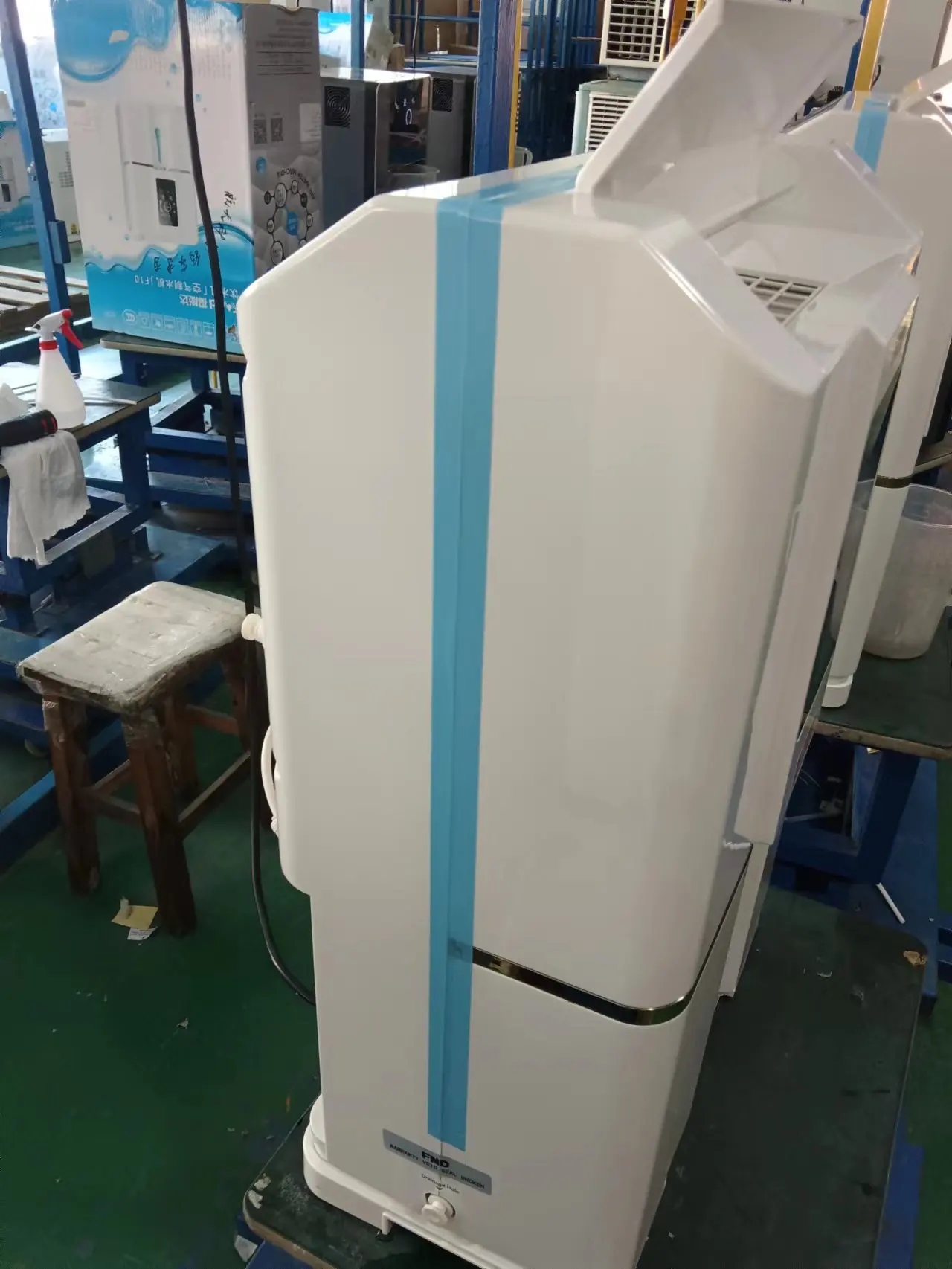 Household Atmospheric water generator Harvesting water from the air 20 Liters per day IOT technology