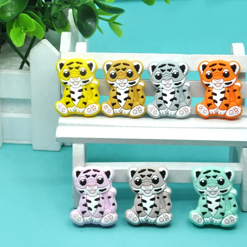 New 2022 Multistyled cute animal shape cow silicone focal beads for pen making silicone Beads