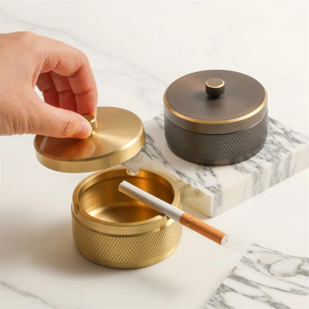 Maxery Popular Diamond Knurled Ashtray Luxury Golden Solid Brass Ashtray with Lid Car Ashtray Study Office Supplies Father Gift