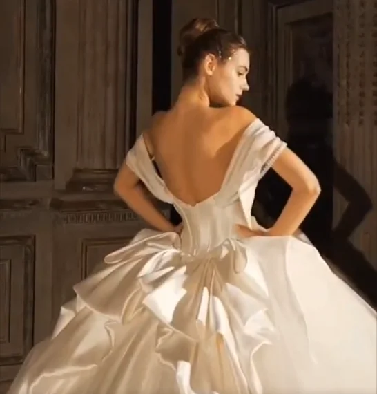 Beautiful Off Shoulder Long Swing Silk Noble Bridal Dress Wedding Dress