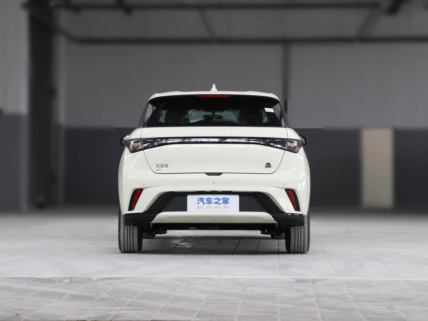 Low price mini engine BYD electric cars for adults new used cars for adult  Dolphin 2023 420km FREE 5 Doors 5 Seats EV