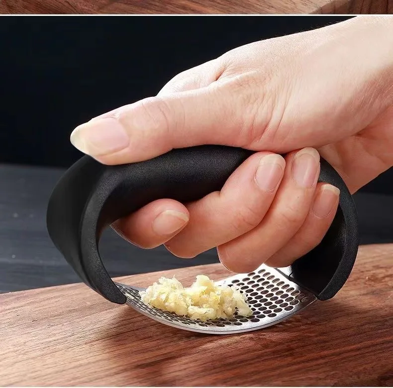 2022 2023 hot selling  Food Grade Stainless Steel Garlic Crusher Vegetable Kitchen Accessories Tools garlic presses