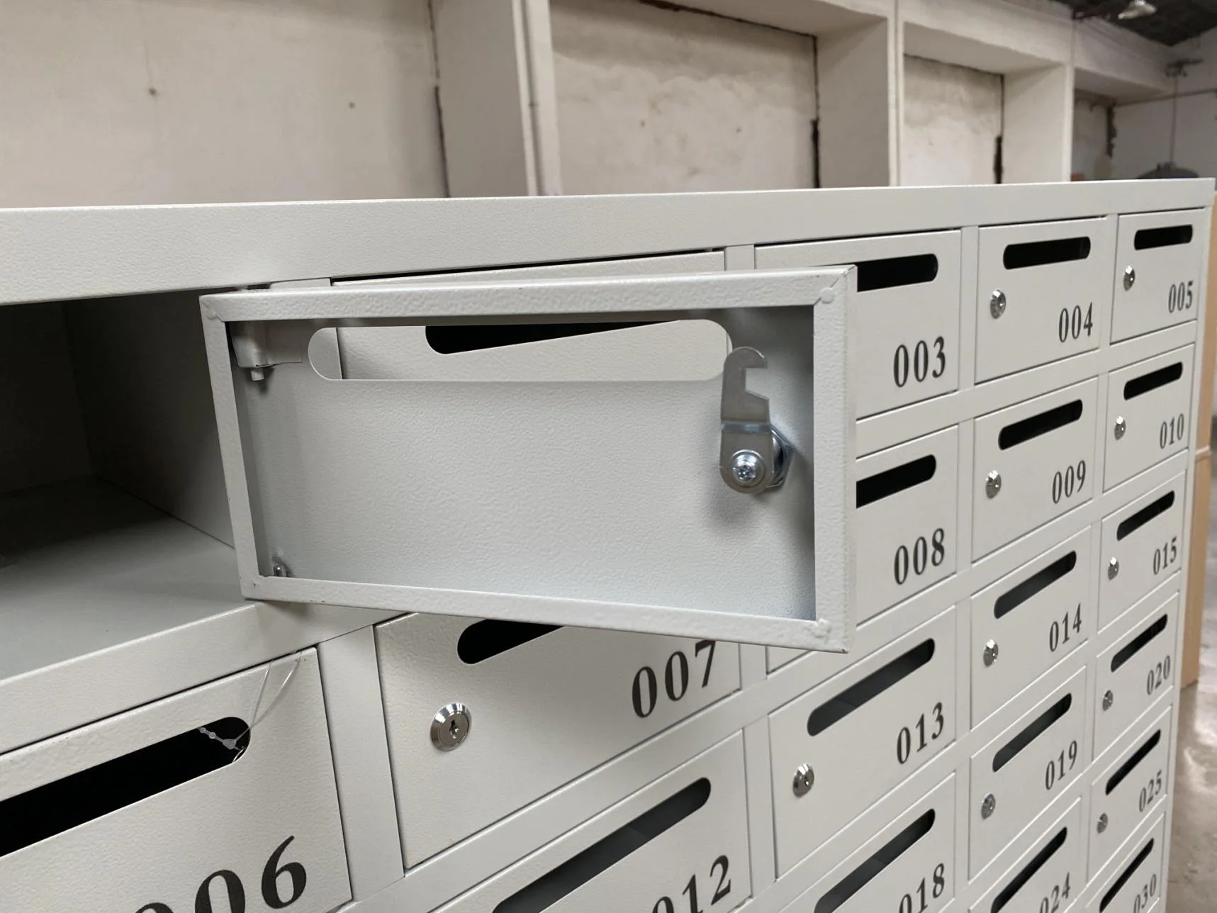 Durable Metal Mailbox Locker with 50 Doors for Storage Premium 50-Door Metal Storage Locker for Secure Delivery