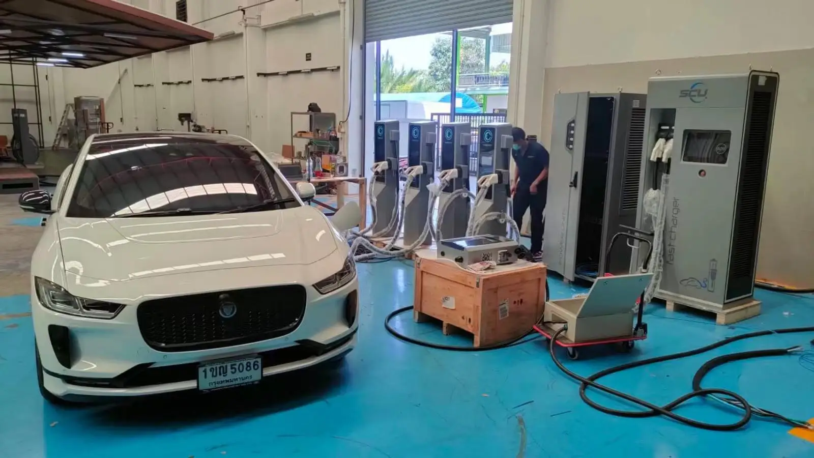 DC fast EV charger 30KW 60KW 120KW 150KW CCS CHAdeMO EV charging station with 15kw 200V~1000V ev charging module