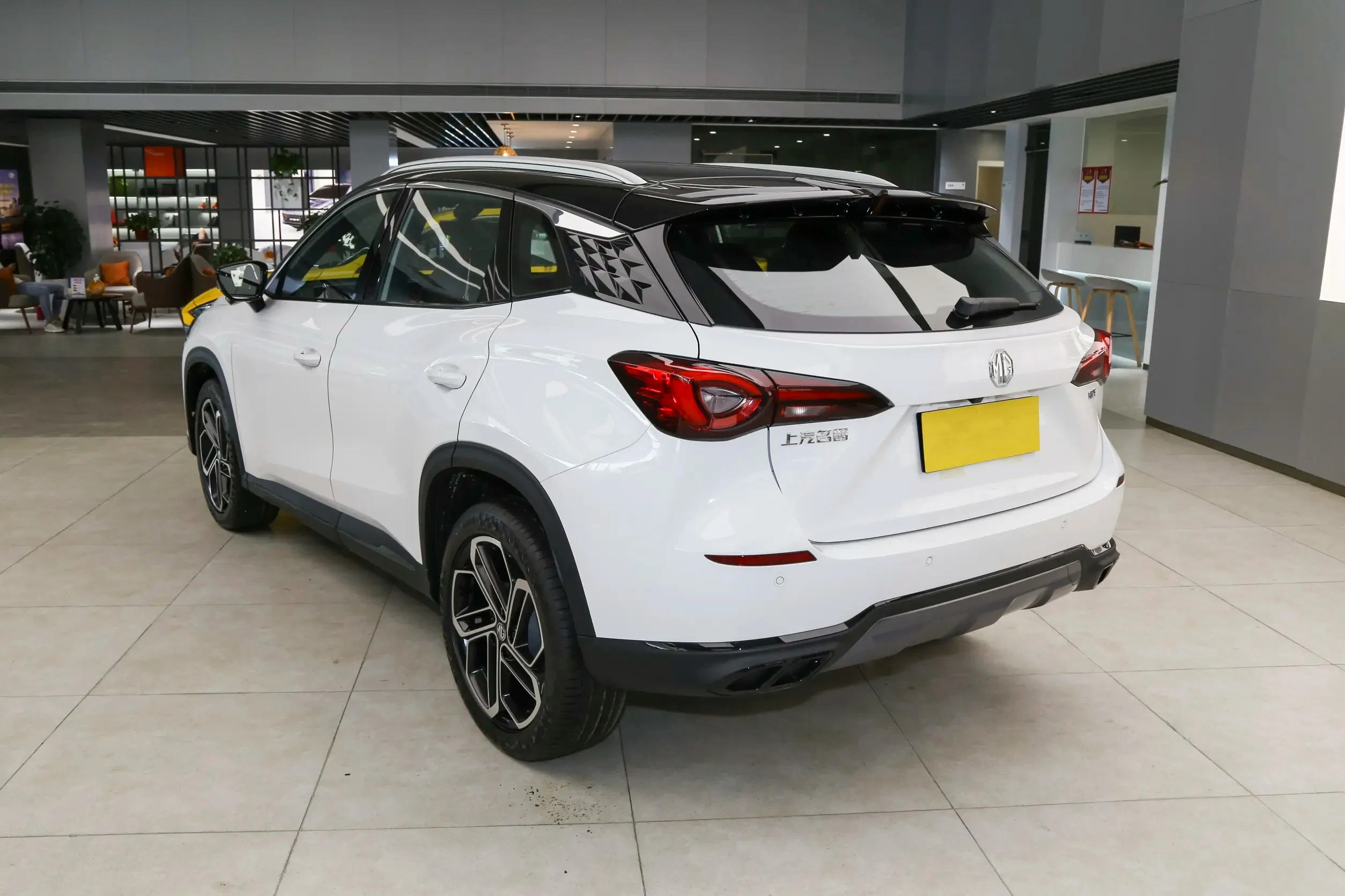 New MG One 5 Door 5 Seats SUV 195kmh High Speed 1.5T 181Ps L4 Gasoline Petrol Vehicle Saic Mg One 2025 Petrol Car Compact SUV