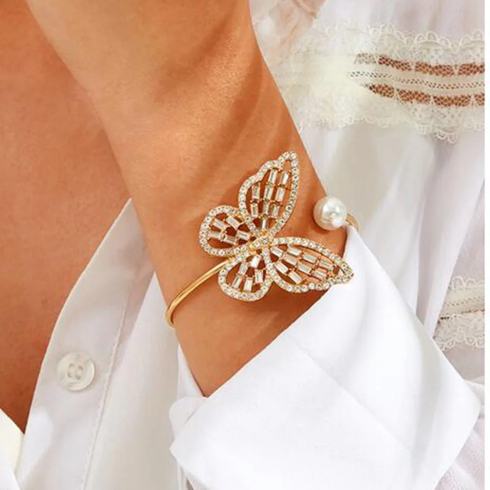 Stylish, versatile openwork, sparkling, diamond-encrusted, pearl butterfly opening, adjustable bracelet