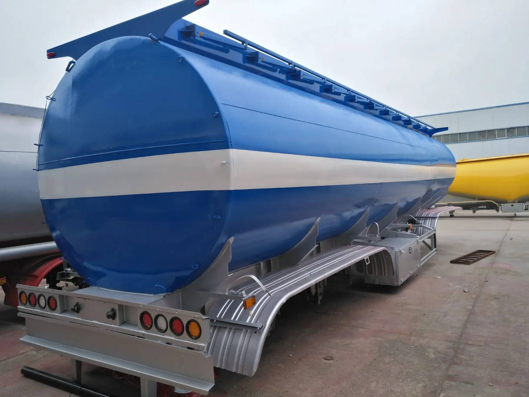 Vehicle Master Heavy Duty Brand New3 Axles 42000 Liters Fuel/Oil/Diesel/Gasoline Tank Trailer for Sale