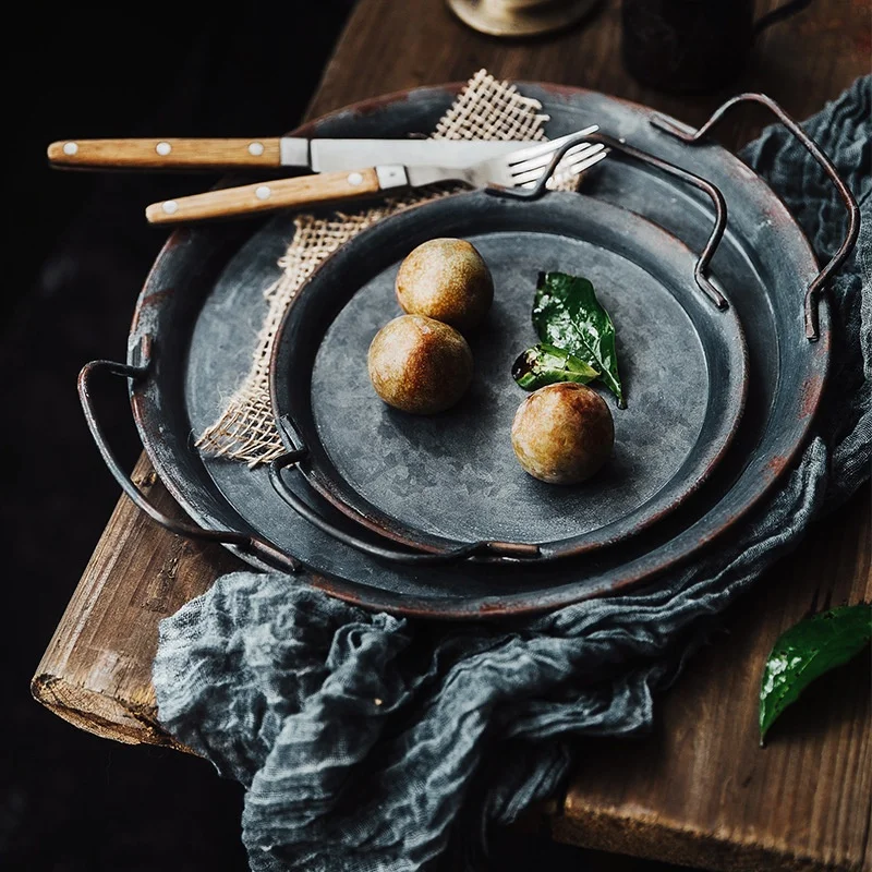 Nordic retro old iron dinner plate food photography props accessories storage plate home breakfast bread plate